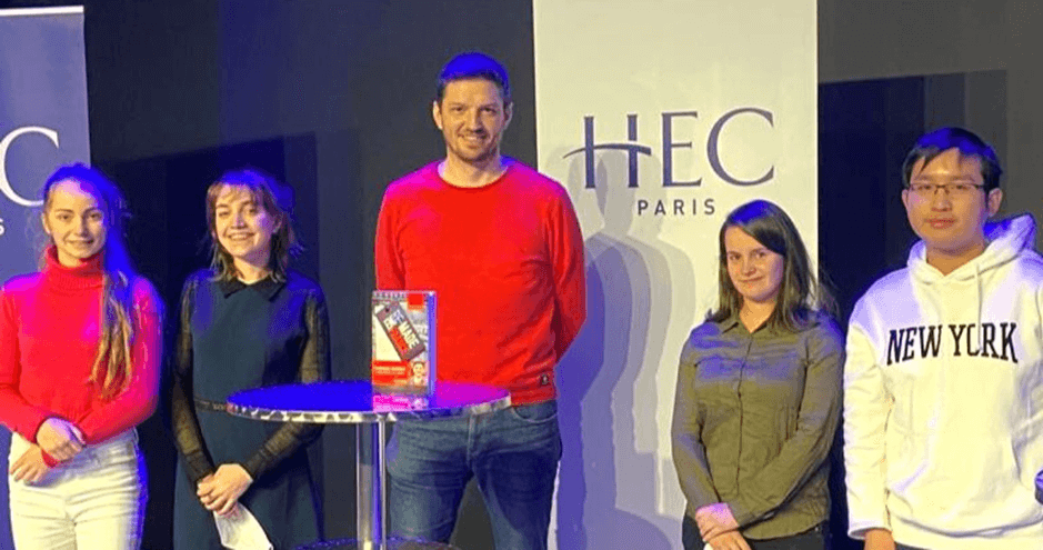 Thomas Huriez avec des étudiants HEC - Prix HEC du livre 2021