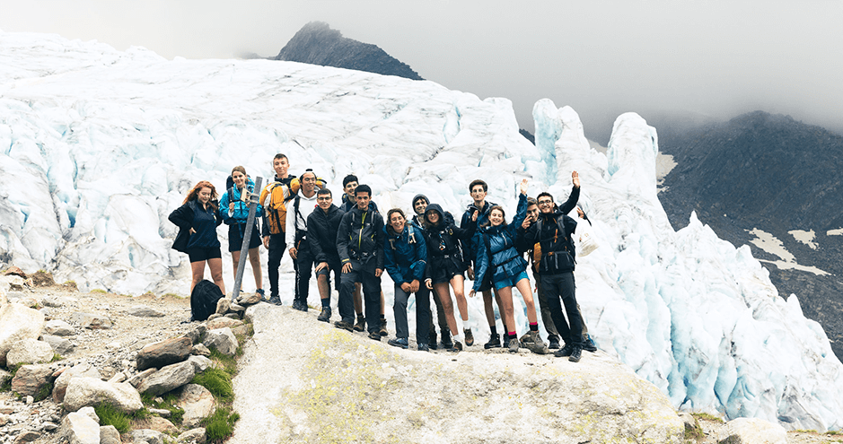 Groupe d'étudiants devant la Mer de Glace - © Quentin Iglésis - Mountain Path