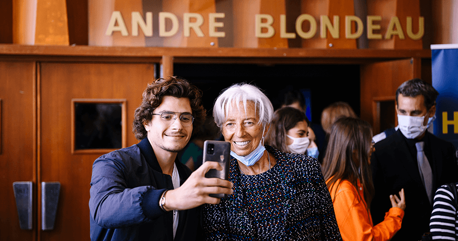 Christine Lagarde taking a selfie with an HEC Paris student