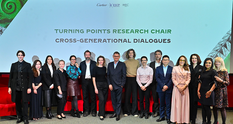 HEC Paris students in the same room for cross-generational dialogues