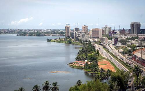 General view of the city of Abidjan, Ivory Coast (© Roman Yanushevsky - AdobeStock)