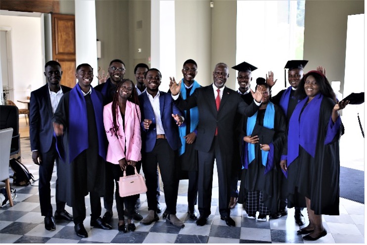 Celebrating graduation at the HEC château, pre-ceremony