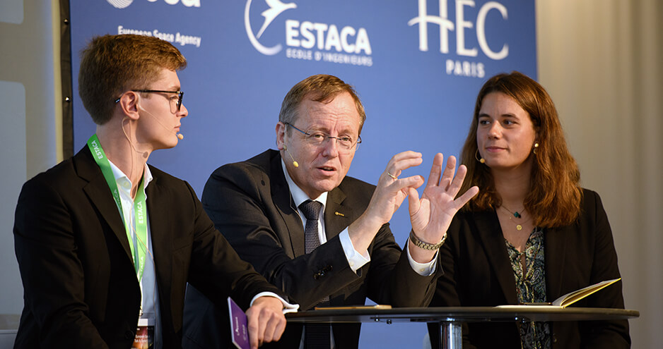 ESA Director General Jan Wörner with students Anaïs Rostand (HEC Paris) and Lucas Gigot (ESTACA)