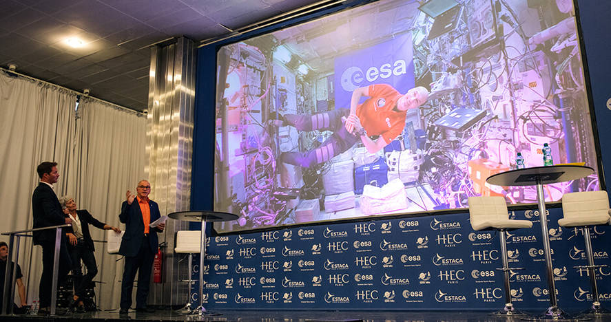 © Ciprian Olteanu - Thomas Pesquet talking to Luca Parmitano in ISS - European Space Talks - HEC Paris - Oct. 8, 2019