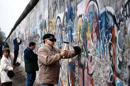 Fall of Berlin Wall - Raphaël Thiémard 