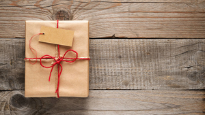 The role of gifts in reestablishing personal and social identity by Tina Lowrey ©Fotolia