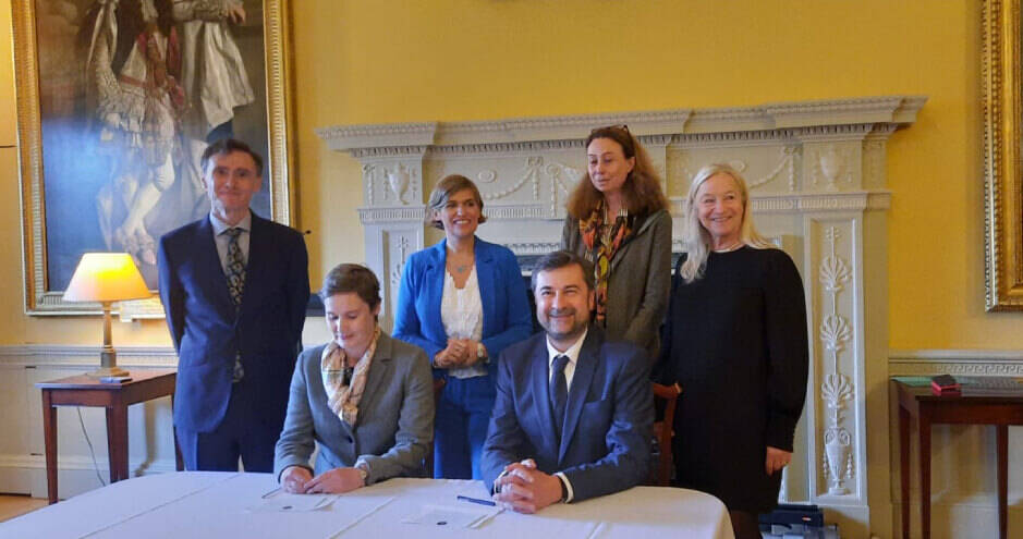 Signature of Exchange Agreement between HEC Paris and Cambridge University - May 2023